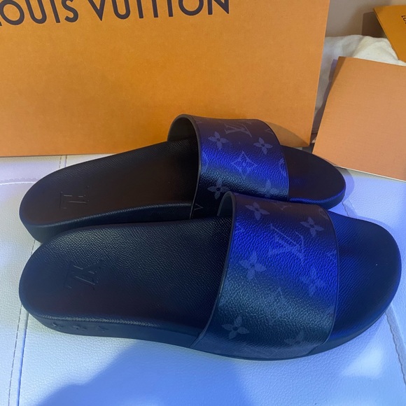 Authentic LV Waterfront Mules - Picture 6 of 8